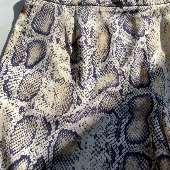 Carolina Belle (MTL) snake print short Size 8 - Picture 3 of 4